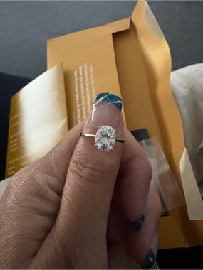GRA Moissanite Classic Solitaire Oval-Cut Crystal Ring in Gold Size 7 - 9mm 2ct